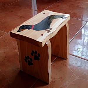 Taburet unic din lemn cu caine dachshund, , , ARTYNOS