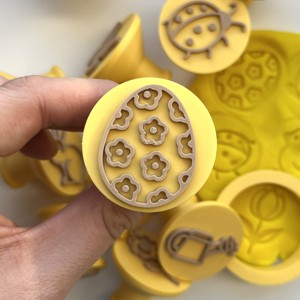 Set de ștampile și forme pentru prăjituri de Paște � Iepuraș, Puișor, Fluture, Gărgăriță și multe altele � 12 piese - jucării și echipamente pentru copii - puzzle, jocuri puzzle - puzzle cu forme - Artynos.ro