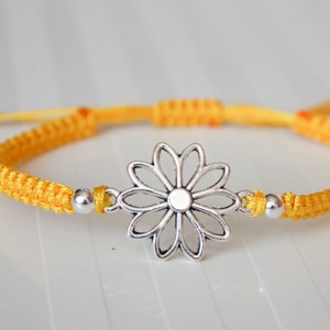 Bratara Macrame - Floare galbena - Artynos.ro