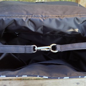 Rucsac cu model picior de găină  -  - Artynos.ro
