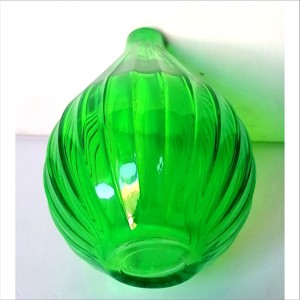 Vază mică din sticlă cu efect de uraniu, în stil vintage - casă & stil de viață - decorațiuni de casă - decorațiuni de masă și rafturi - boluri decorative - Artynos.ro