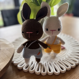 Iepurași  - jucării și echipamente pentru copii - jucării bebeluși - cub pentru copii - Artynos.ro