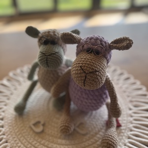 Oita crosetata cu ochelari � jucarie handmade, cadou botez personalizat - Artynos.ro