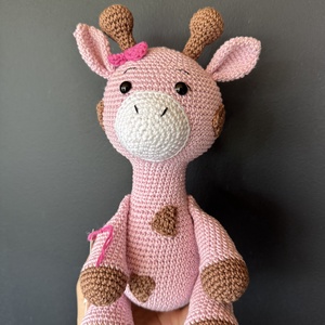 Girafa crosetata, Casa & Stil de viata, Echipament pentru camera copiilor, Cutie pentru jucarii, , 🦒 Girafa crosetata handmade – un cadou adorabil si plin de caldura 💕  Realizata cu grija din bumbac..., ARTYNOS