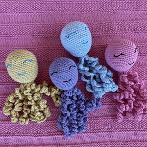 Caracatita crosetatizare, Casa & Stil de viata, Echipament pentru camera copiilor, Cutie pentru jucarii, Crosetat, 🩷 Jucarii senzoriale crosetate pentru bebelusi – Tentacule moi si colorate 🩷

Aceste adorabile juca..., ARTYNOS