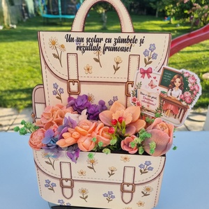 Aranjament floral Ghiozdănel din flori de săpun parfumat - casă & stil de viață - decorațiuni de casă - accesorii florale - cutii cu flori - Artynos.ro
