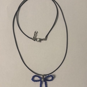 Colier cu pandantiv fundiță - bijuterii - coliere - coliere cu pandative - Artynos.ro