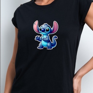 Tricou dama personalizat, Imbracaminte si moda, Haine dama, Tricou si top de dama, Altele, Tricou 100% bumbac, guler rotund, maneci decupate, cu nasturi decorativi aplicati pe umeri.
Tricoul..., ARTYNOS