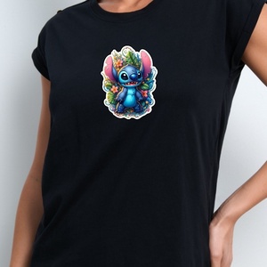 Tricou dama personalizat, Imbracaminte si moda, Haine dama, Tricou si top de dama, Altele, Tricou 100% bumbac, guler rotund, maneci decupate, cu nasturi decorativi aplicati pe umeri.
Tricoul..., ARTYNOS