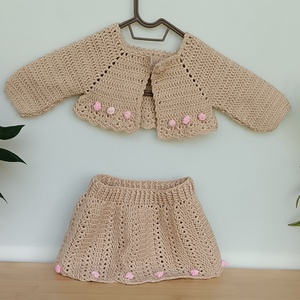 Compleu bej cu mini rose, Îmbrăcăminte și modă, Haine bebeluși, haine copii, Rochii botez, Croșetat, Cusătură, ARTYNOS