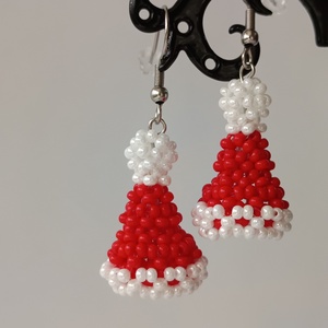 Cercei căciulă de Moș Crăciun  - bijuterii - cercei - cercei din mărgele - Artynos.ro