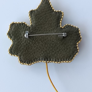 Broșă frunză de arțar  - bijuterii - broșe - Artynos.ro