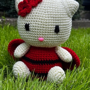 Jucarie crosetata buburuza Hello Kitty - jucării și echipamente pentru copii - plușuri - figurine de pluș - Artynos.ro