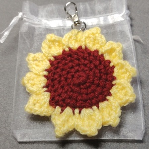 Breloc floare - genți și portofele - accesorii genți - breloc - Artynos.ro