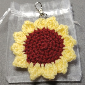 Breloc floare - genți și portofele - accesorii genți - breloc - Artynos.ro