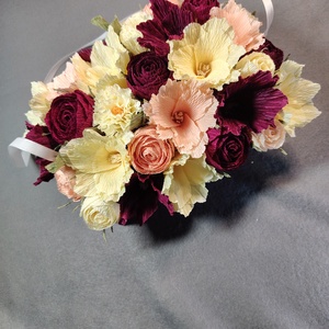Aranjament floral din hartie creponata - casă & stil de viață - decorațiuni de casă - accesorii florale - cutii cu flori - Artynos.ro