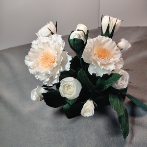 Aranjament floral din hartie creponata - casă & stil de viață - decorațiuni de casă - accesorii florale - cutii cu flori - Artynos.ro