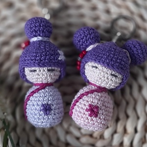 Breloc cu păpușă - geantă și husă - accesorii genți - breloc - Artynos.ro