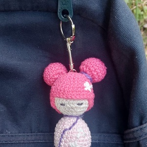Breloc cu păpușă - geantă și husă - accesorii genți - breloc - Artynos.ro