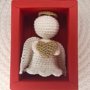 Ornament de Crăciun - Îngeraș auriu croșetat manual - crăciun - decorațiuni de crăciun de casă - figurine pentru pomul de crăciun - Artynos.ro