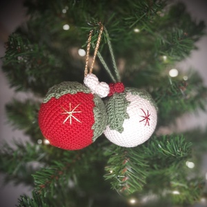 Ornament de Craciun - Set de doua globuri crosetate manual - Artynos.ro