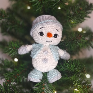 Puf Alb - Om de Zapada crosetat manual - Artynos.ro