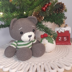 Ursulet de Craciun - jucarie croseta manual - Artynos.ro