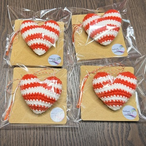 Martisor Inimioara Crosetata � Simbolul Primaverii, lucrat manual - bijuterii - broșe - Artynos.ro