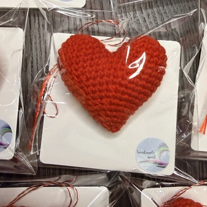 Martisor Inima Rosie Crosetata � Simbol Clasic de Primavara, lucrat manual - bijuterii - broșe - Artynos.ro