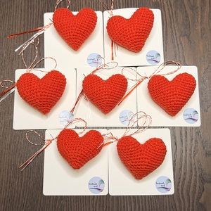 Martisor Inima Rosie Crosetata � Simbol Clasic de Primavara, lucrat manual - bijuterii - broșe - Artynos.ro