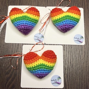 Martisor Inima-Curcubeu Crosetata � Simbolul Bucuriei si Sperantei, lucrat manual - bijuterii - broșe - Artynos.ro