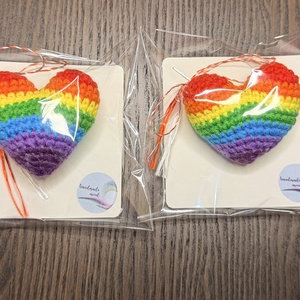 Martisor Inima-Curcubeu Crosetata � Simbolul Bucuriei si Sperantei, lucrat manual - Artynos.ro