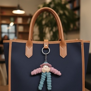 Breloc crosetat papusica colorata � accesoriu handmade pentru chei sau geanta, Genti si portofele, Accesorii genti, Breloc, Crosetat, ARTYNOS