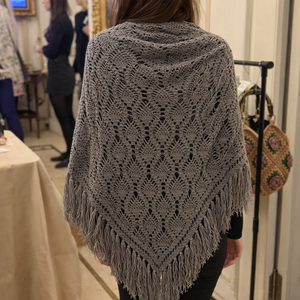 Șal croșetat manual � eleganță atemporală în nuanțe de gri - îmbrăcăminte și modă - eșarfe, pălării, fularuri - șaluri - Artynos.ro