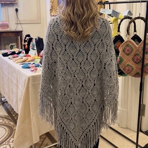 Șal croșetat manual � eleganță atemporală în nuanțe de gri - îmbrăcăminte și modă - eșarfe, pălării, fularuri - șaluri - Artynos.ro