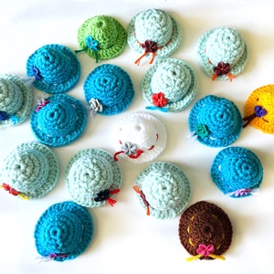 Palarioare in miniatura crosetate manual - casă & stil de viață - decorațiuni de casă - decorațiuni de geam și ușă - ornamente de ușă  - Artynos.ro