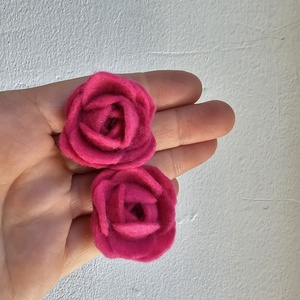 Cercei trandafiri fuchsia - bijuterii - cercei - cercei rotunzi - Artynos.ro