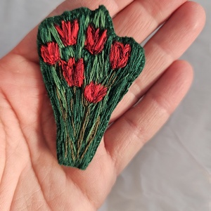 Mărțișor broșă brodată manual - bijuterii - mărțișor - Artynos.ro