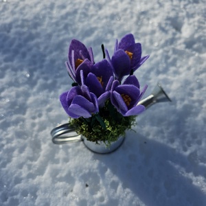 Decorațiune mărțișor cu brândușe - bijuterii - mărțișor - Artynos.ro