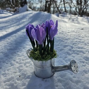 Decorațiune mărțișor cu brândușe - bijuterii - mărțișor - Artynos.ro