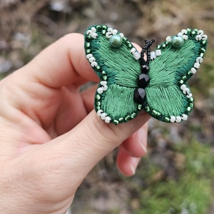 Brosa fluture cu margele - Artynos.ro