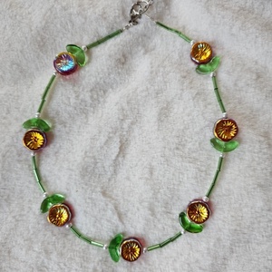 Colier cu flori și perle - bijuterii - coliere - coliere din mărgele - Artynos.ro