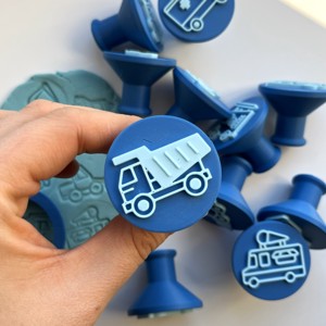 Set de ștampile și forme de prăjituri Gyurma cu vehicule: mașini și utilaje de construcții - jucării și echipamente pentru copii - puzzle, jocuri puzzle - puzzle cu forme - Artynos.ro