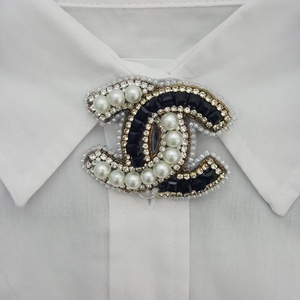 Broșă handmade tip Chanel  - bijuterii - broșe - Artynos.ro