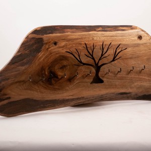 Suport pentru chei de perete, cuier, suport pentru bijuterii, umeras, , , Manere mici din nuc. Model taiat cu un ferastrau de frezat. Dimensiuni: latime: 43,5 cm, miez: 19 c..., ARTYNOS