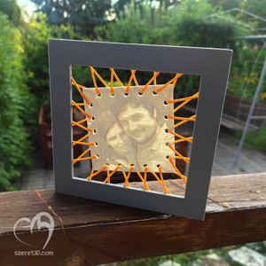 Cadru foto cu propria fotografie care iese la lumina - Artynos.ro