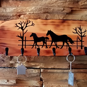Breloc de perete din lemn cu cai - casă & stil de viață - accesorii pentru decorat casa - decorațiuni de pereți, decorațiuni suspendate - suport pentru chei - Artynos.ro
