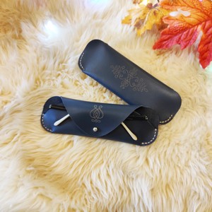 Ochelari din piele, , , Sunteti in cautarea unei surprize cu un decor special, perfect ca cadou si personalizabil?

Realiza..., ARTYNOS