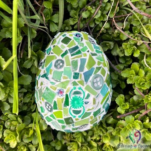 Ou de Paste decorat cu mozaicuri - verde, , , Ou de Paste din mozaic  - in nuante de verde.

Acest ou de Paste unic din mozaic este rezultatul un..., ARTYNOS