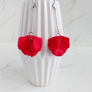 Cercei lungi petale - bijuterii - cercei - cercei lungi - Artynos.ro Cercei lungi petale - bijuterii - cercei - cercei lungi - Artynos.ro